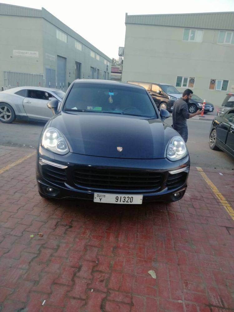 2017 Porsche Cayenne thumbnail 4