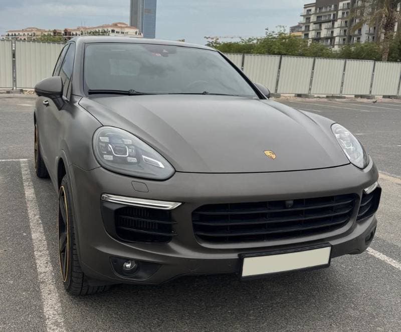 2016 Porsche Cayenne thumbnail 2