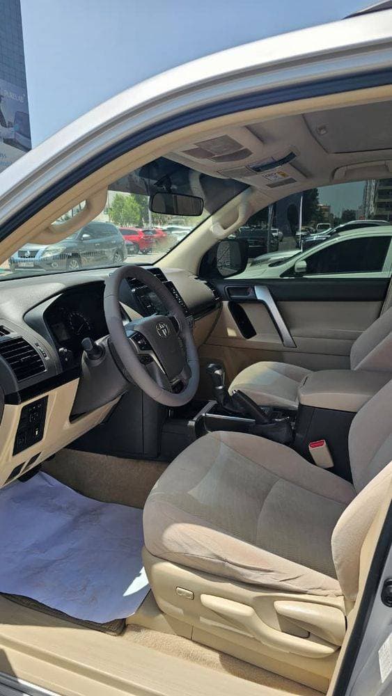 2022 Toyota Land Cruiser Prado thumbnail 3