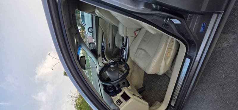 2011 Infiniti M-Series thumbnail 4