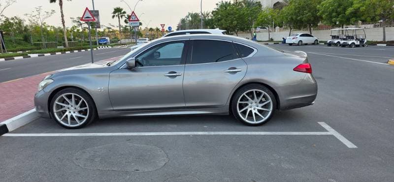 2011 Infiniti M-Series thumbnail 2