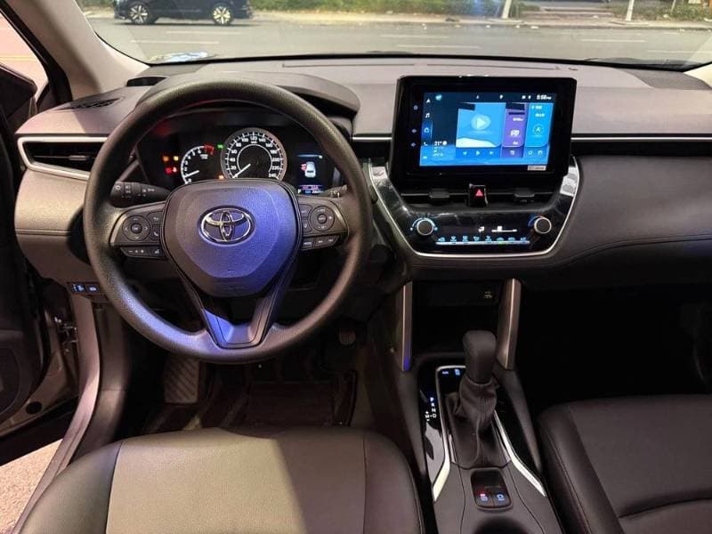 2023 Toyota Corolla Cross thumbnail 2