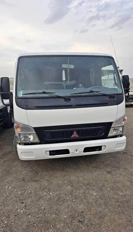 2009 Mitsubishi Canter thumbnail 2