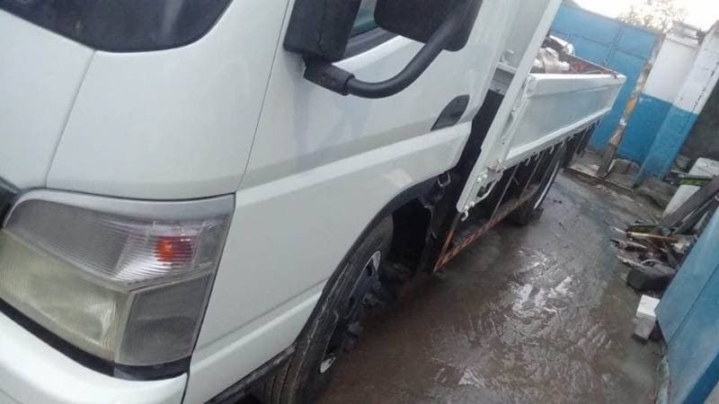 2009 Mitsubishi Canter thumbnail 5