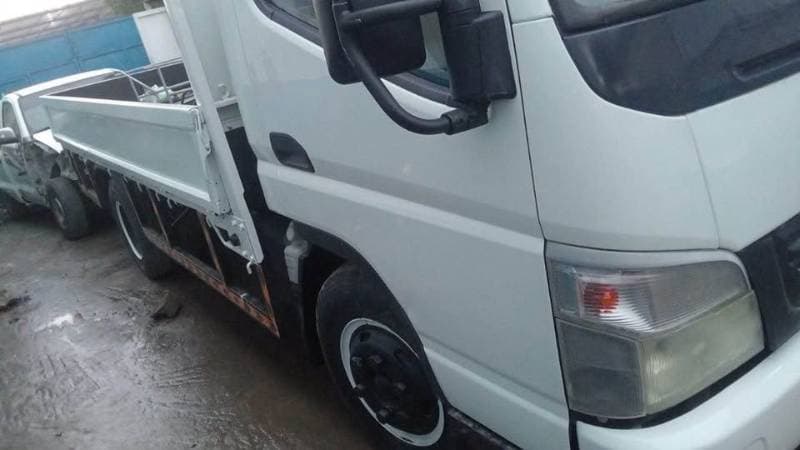 2009 Mitsubishi Canter thumbnail 4