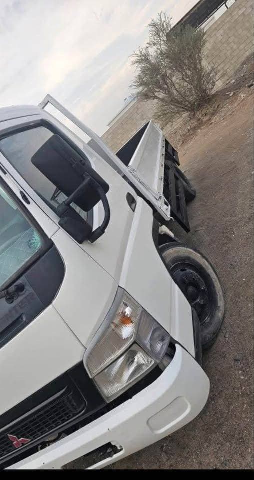 2009 Mitsubishi Canter thumbnail 8