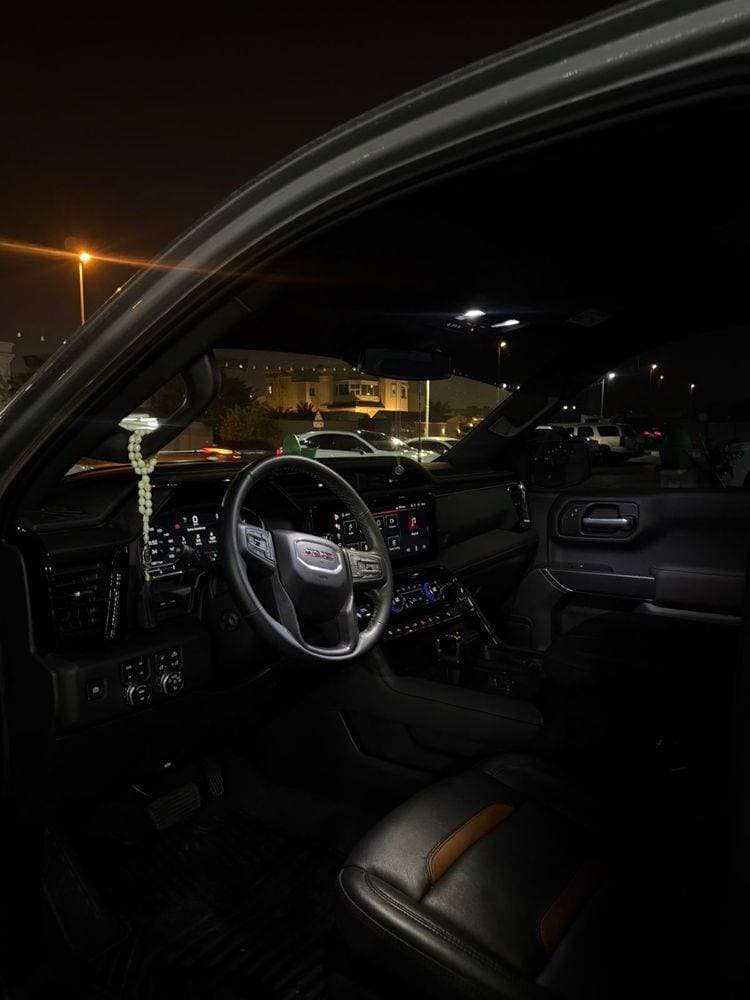 2025 GMC Sierra thumbnail 3