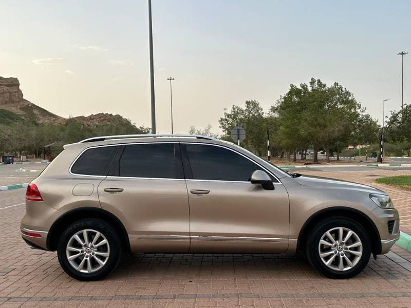 2015 Volkswagen Touareg thumbnail 3