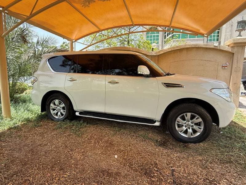 2013 Nissan Patrol thumbnail 3