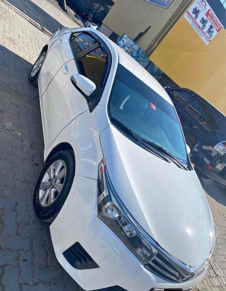 2016 Toyota Corolla thumbnail 4