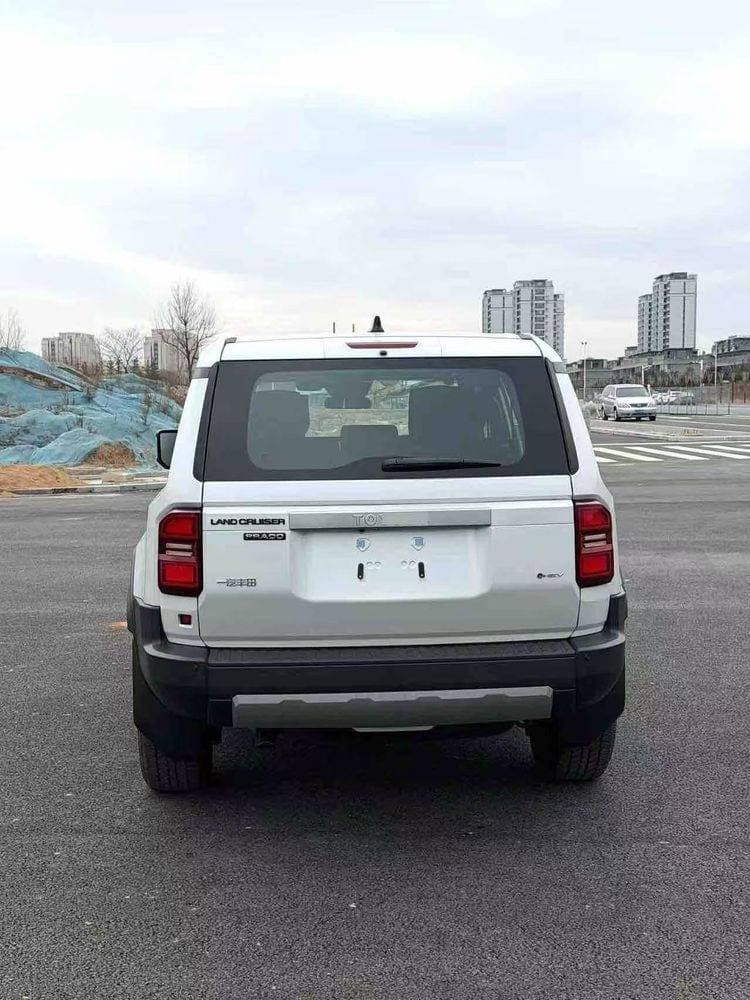2026 Toyota Land Cruiser Prado thumbnail 5