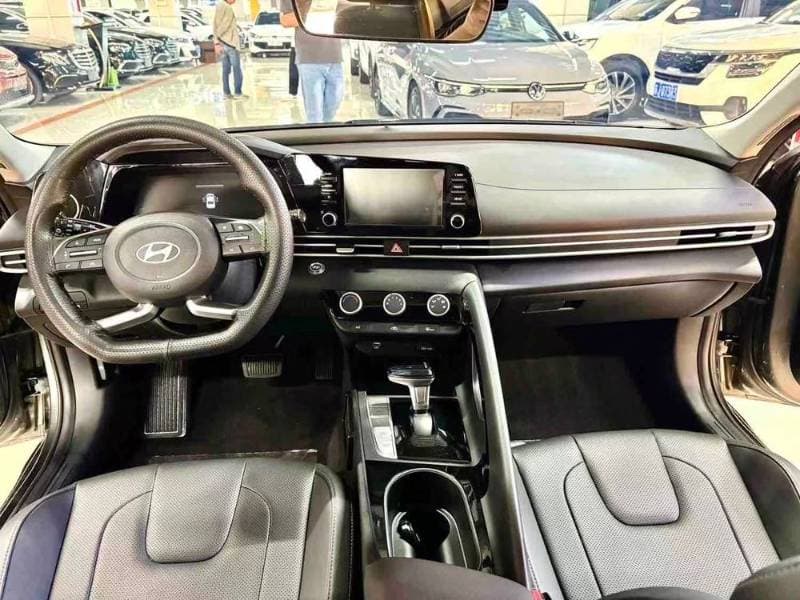 2023 Hyundai Elantra thumbnail 2