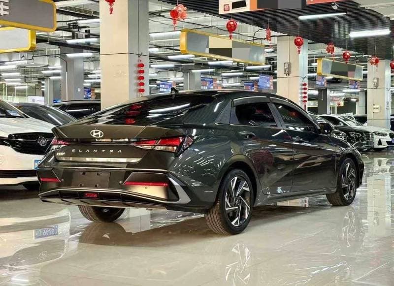 2023 Hyundai Elantra thumbnail 3