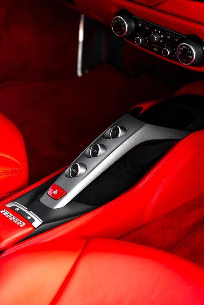 2016 Ferrari 488 thumbnail 6