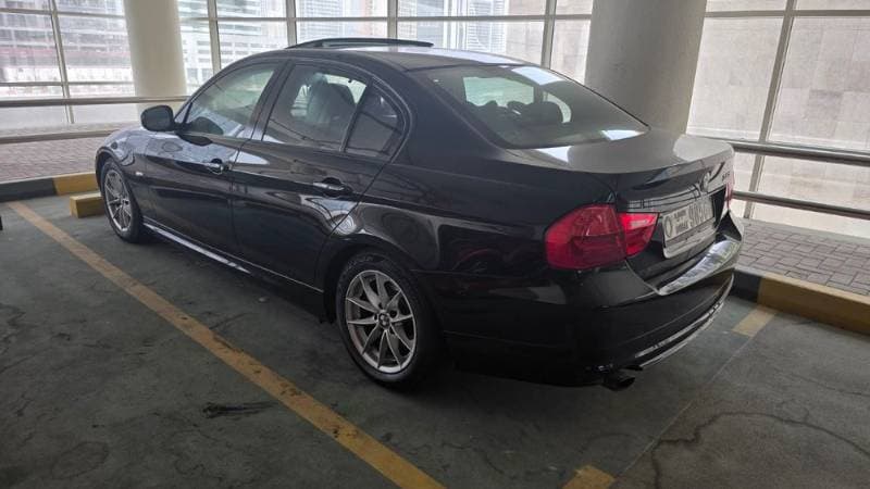 2011 BMW 3 Series Sedan thumbnail 3