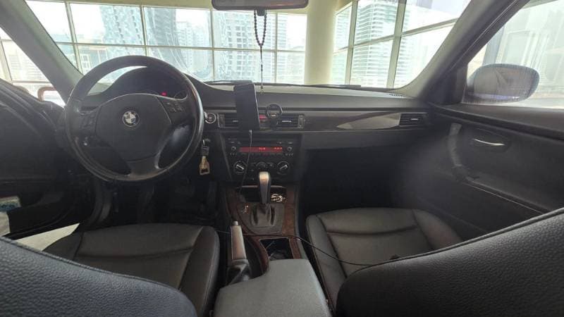 2011 BMW 3 Series Sedan thumbnail 4