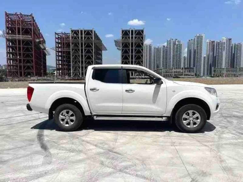 2022 Nissan Navara thumbnail 2