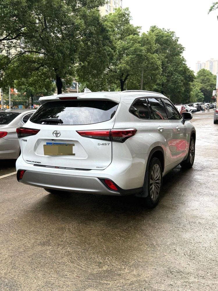 2022 Toyota Highlander thumbnail 2