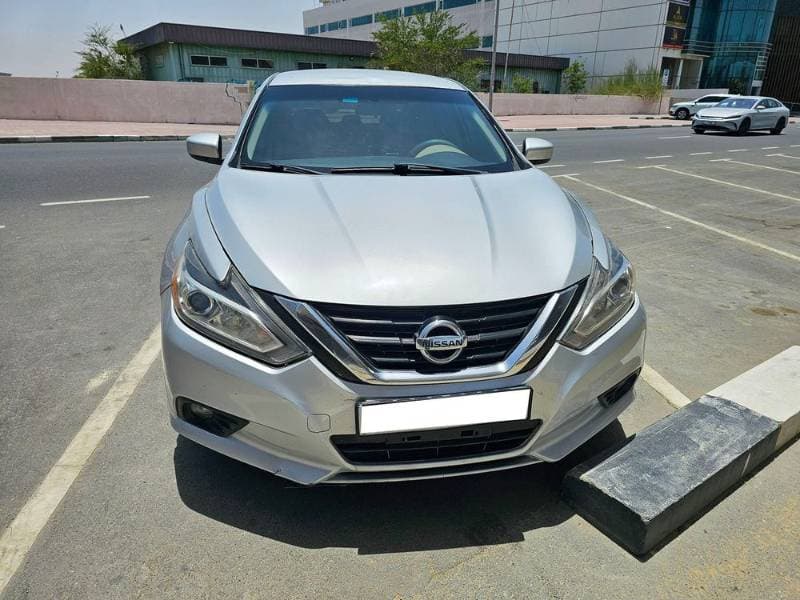 2017 Nissan Altima thumbnail 2