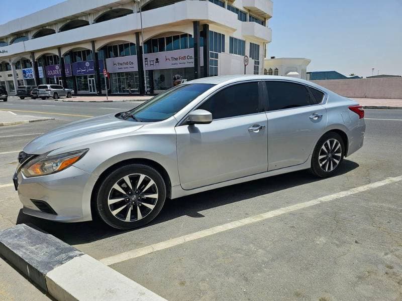 2017 Nissan Altima thumbnail 5