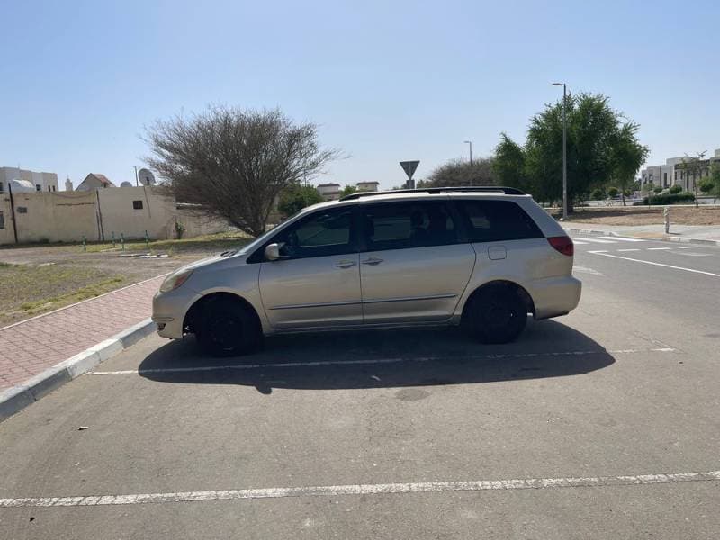 2004 Toyota Sienna thumbnail 4