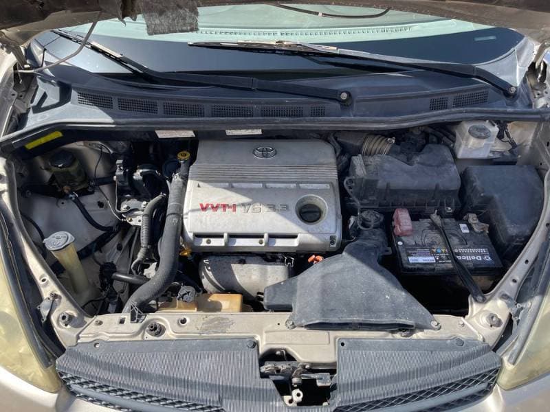 2004 Toyota Sienna thumbnail 3