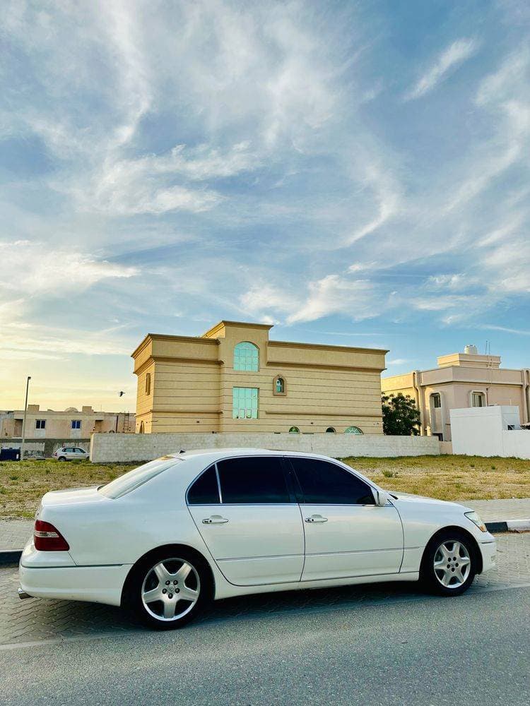 2004 Lexus LS-Series thumbnail 4