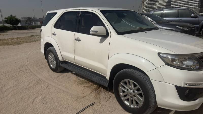 2014 Toyota Fortuner thumbnail 4