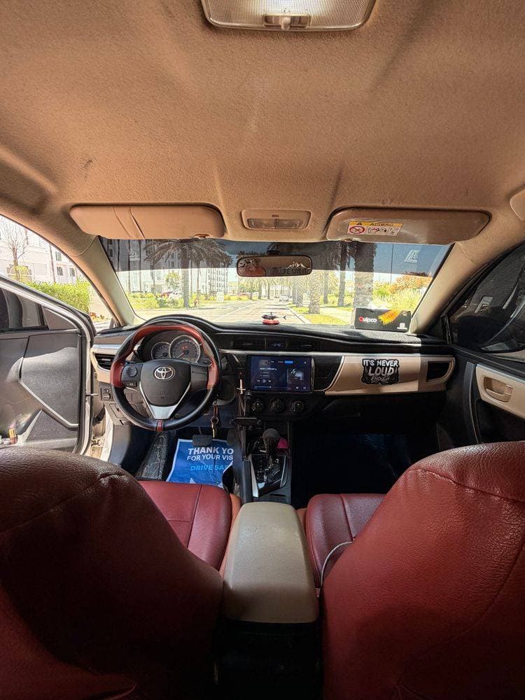 2015 Toyota Corolla thumbnail 5