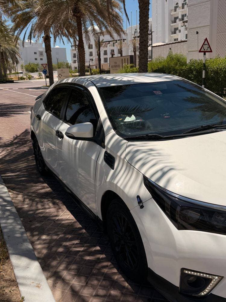 2015 Toyota Corolla thumbnail 3