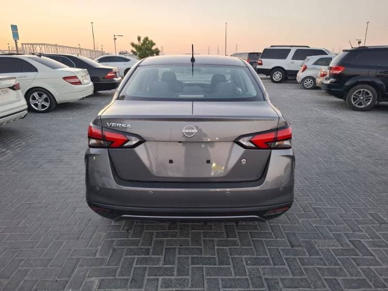 2024 Nissan Versa thumbnail 2