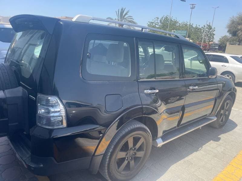 2008 Mitsubishi Pajero thumbnail 3