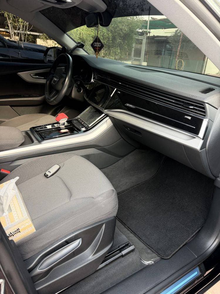2020 Audi Q8 thumbnail 3