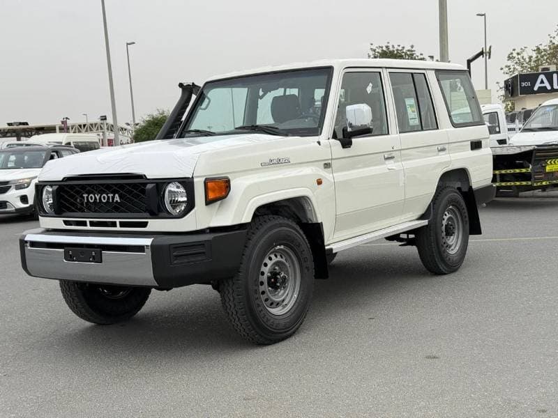 2025 Toyota Land Cruiser 70 LC76 LX thumbnail 3