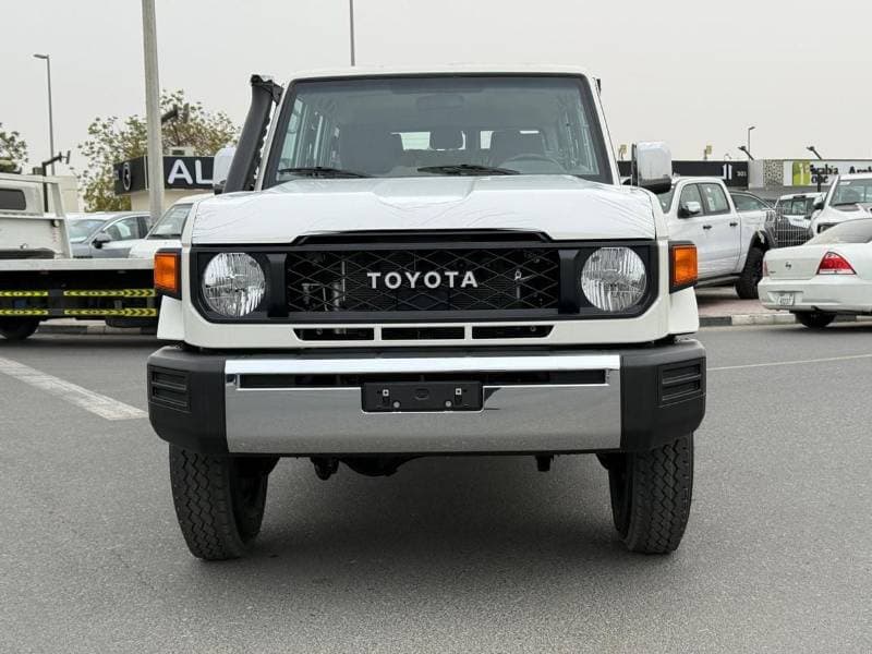 2025 Toyota Land Cruiser 70 LC76 LX thumbnail 2