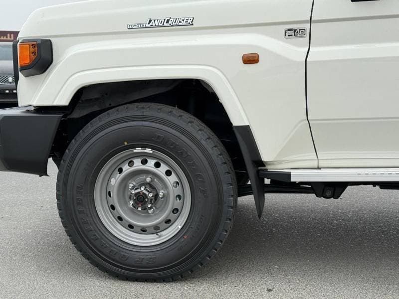 2025 Toyota Land Cruiser 70 LC76 LX thumbnail 7