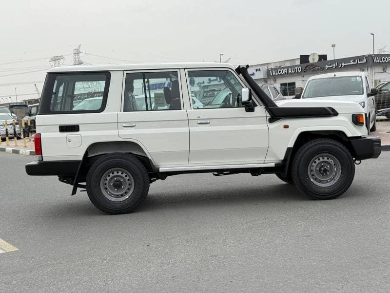 2025 Toyota Land Cruiser 70 LC76 LX thumbnail 5