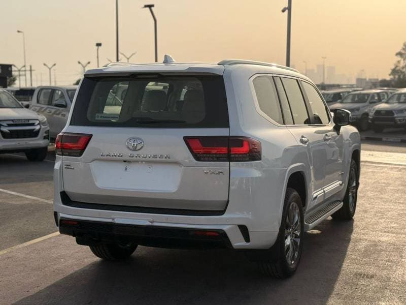 2026 Toyota Land Cruiser VXR thumbnail 6