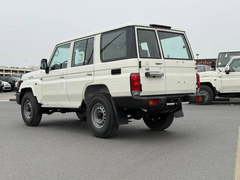 2025 Toyota Land Cruiser 70 LC76 LX thumbnail 4