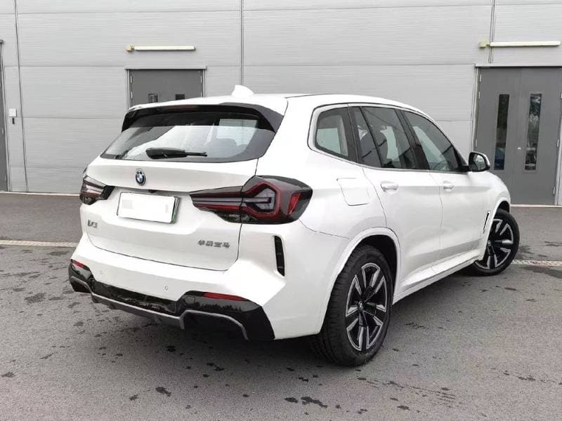 2024 BMW iX3 thumbnail 2