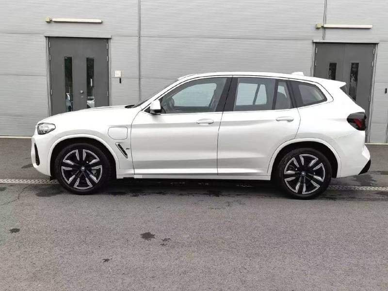 2024 BMW iX3 thumbnail 3