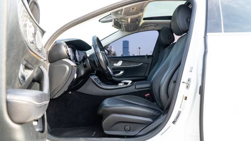 2019 Mercedes-Benz E-Class thumbnail 4