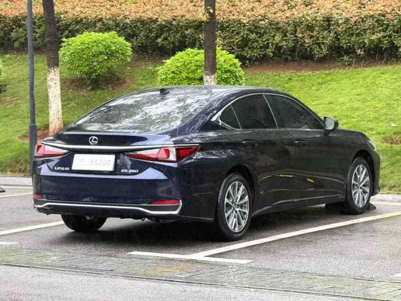 2023 Lexus ES thumbnail 5