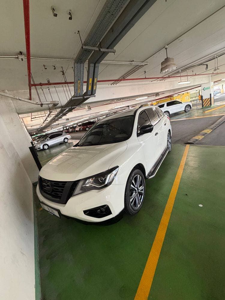 2018 Nissan Pathfinder thumbnail 2