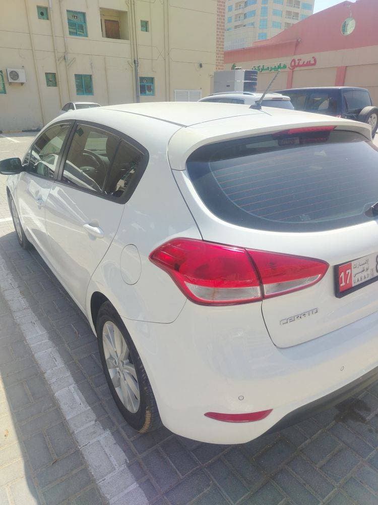 2016 Kia Cerato Hatchback thumbnail 2
