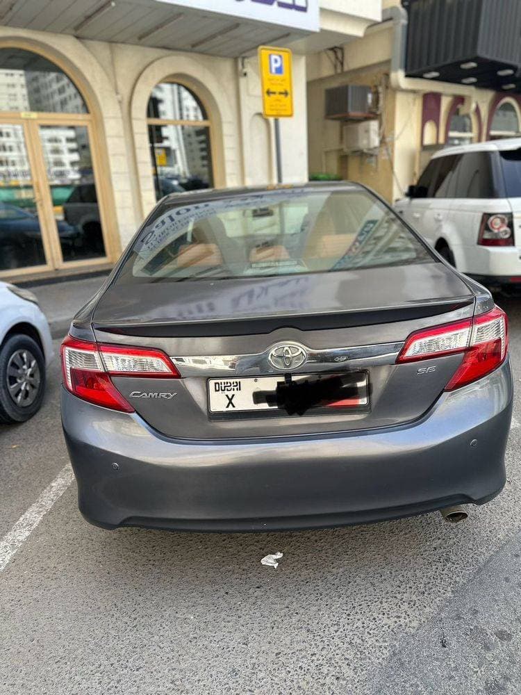 2015 Toyota Camry thumbnail 2