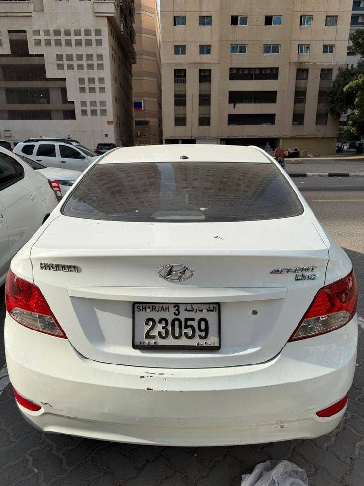 2012 Hyundai Accent thumbnail 2