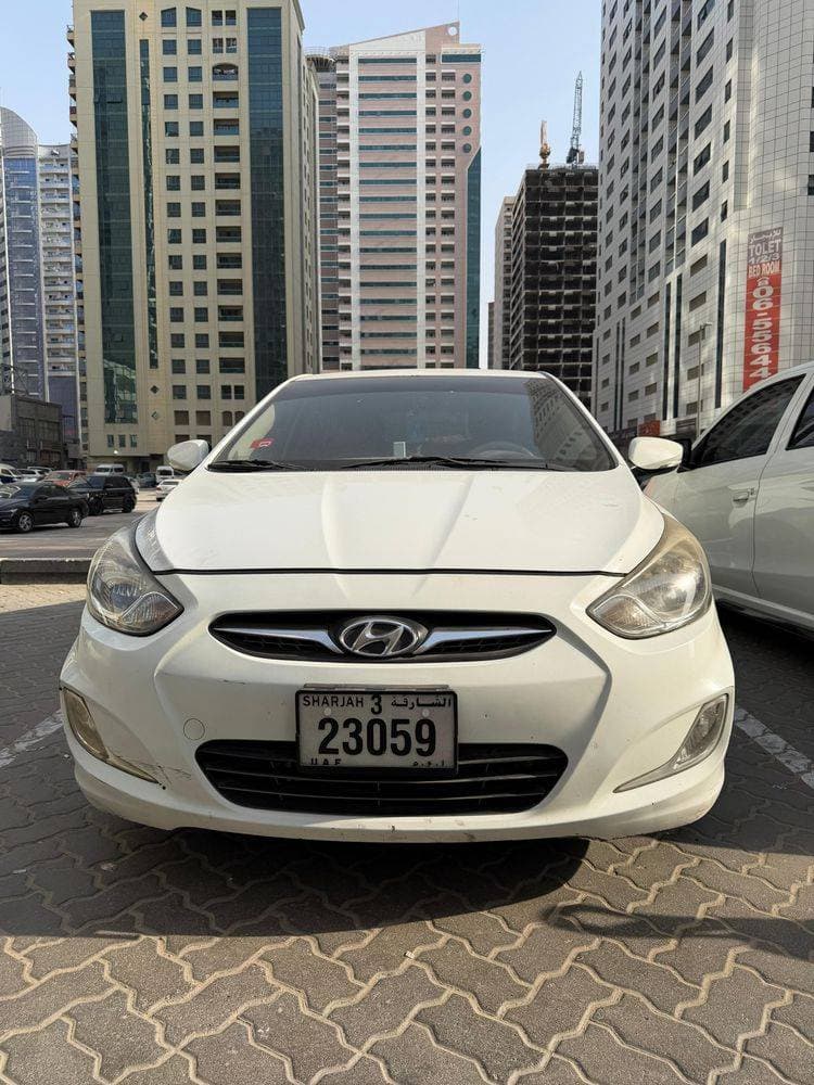 2012 Hyundai Accent thumbnail 3