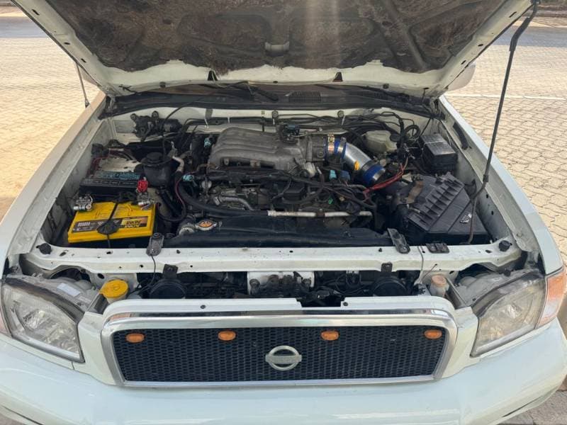 2003 Nissan Pathfinder thumbnail 2
