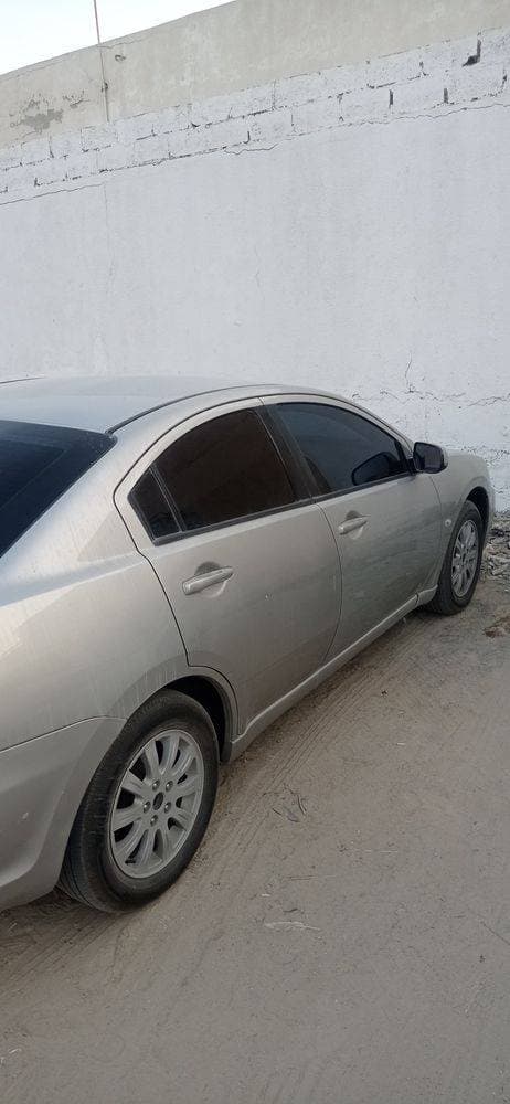 2013 Mitsubishi Galant thumbnail 2
